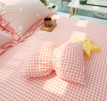 91家纺网 家纺一手货源 找家纺 淑女公社 毛巾绣水洗棉四件套床裙款 遇见-圆点粉白格