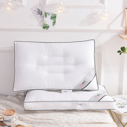 91家纺网 家纺一手货源 找家纺 瑞莉安枕芯 云字护颈枕 羽丝绒定型枕头芯