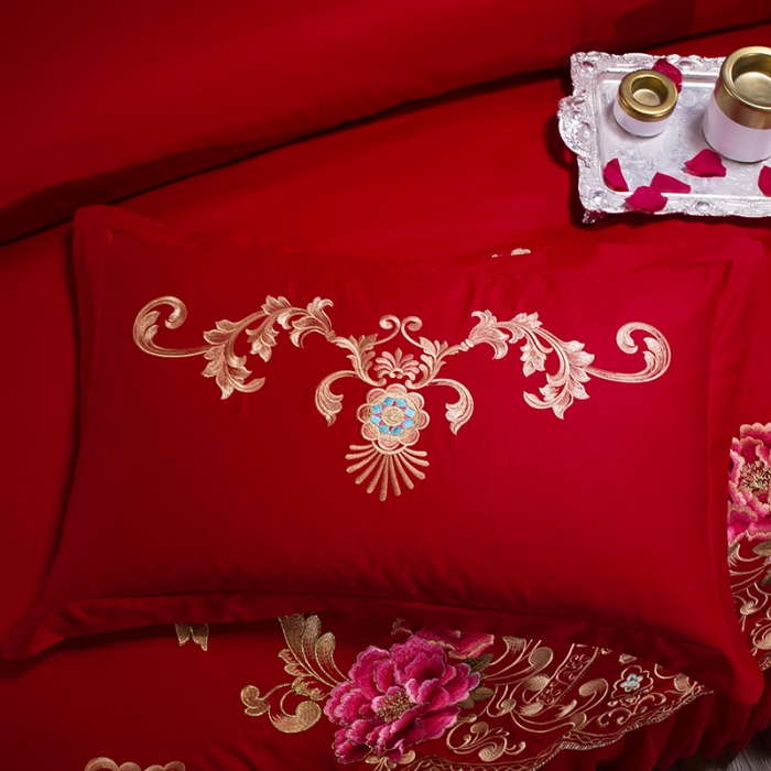 91家纺网 家纺一手货源 找家纺 慕她婚庆四件套大红色刺绣花全棉纯棉结婚六八十多件套花蔓喜多