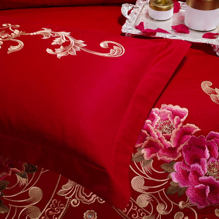 91家纺网 家纺一手货源 找家纺 慕她婚庆四件套大红色刺绣花全棉纯棉结婚六八十多件套花蔓喜多