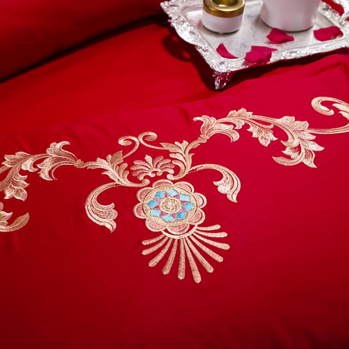 91家纺网 家纺一手货源 找家纺 慕她婚庆四件套大红色刺绣花全棉纯棉结婚六八十多件套花蔓喜多