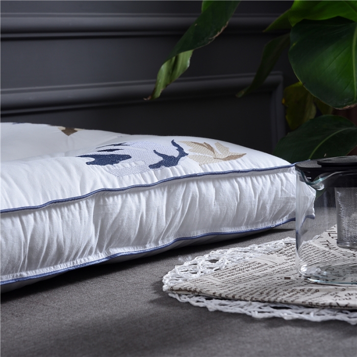 91家纺网 家纺一手货源 找家纺 赛格时代家居 全棉刺绣定型羽丝绒枕芯（枫叶）