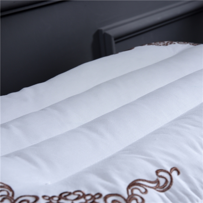 91家纺网 家纺一手货源 找家纺 赛格时代家居 全棉刺绣定型羽丝绒枕芯（金色）