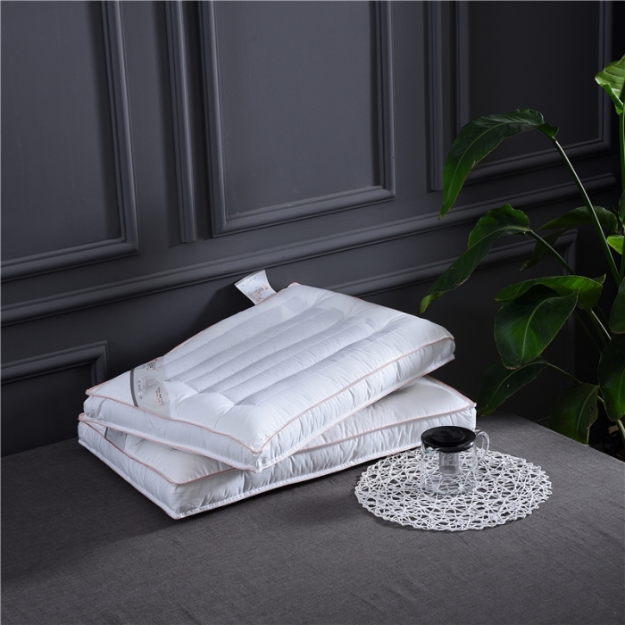 91家纺网 家纺一手货源 找家纺 赛格时代家居 全棉简约定型羽丝绒枕（决明子）