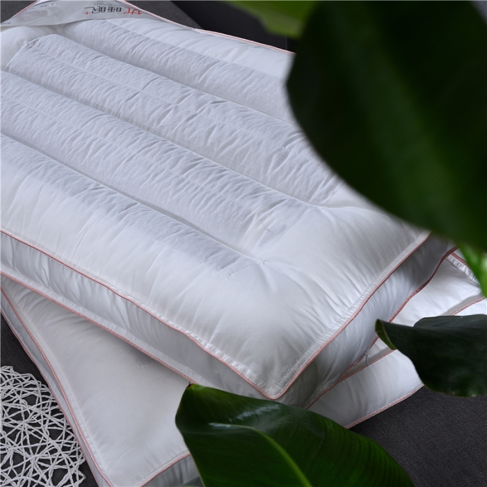 91家纺网 家纺一手货源 找家纺 赛格时代家居 全棉简约定型羽丝绒枕（决明子）