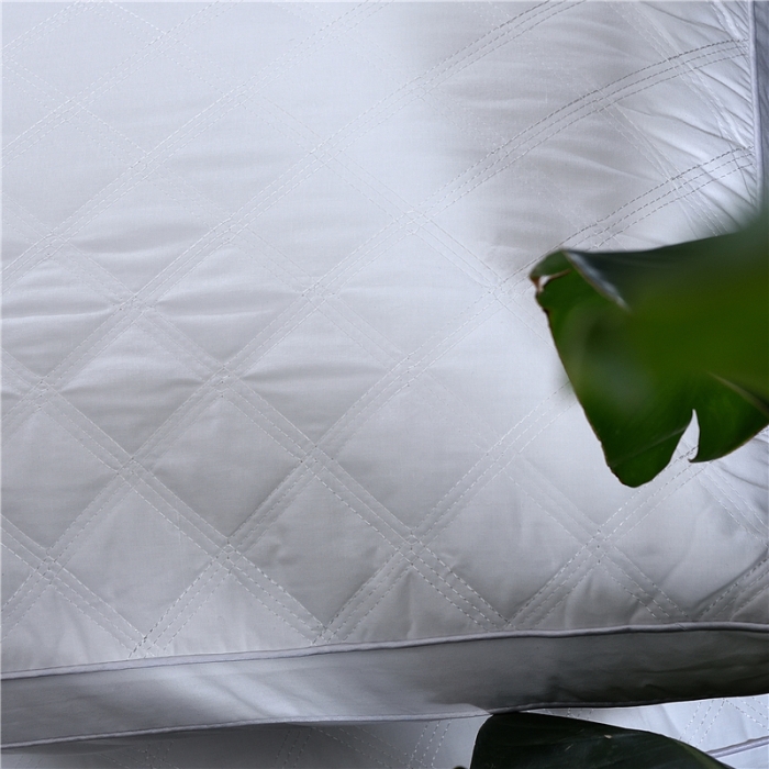 91家纺网 家纺一手货源 找家纺 赛格时代家居 全棉立体绗缝酒店枕芯（白色）