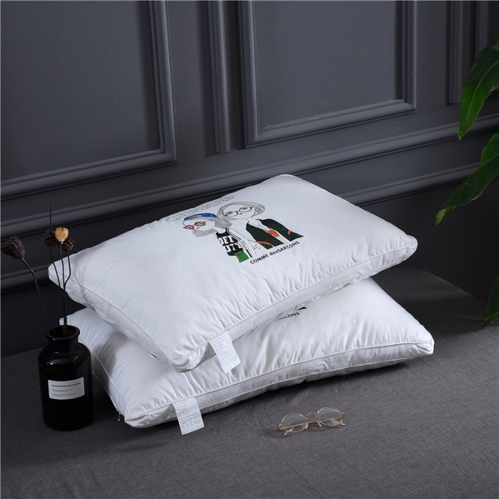 91家纺网 家纺一手货源 找家纺 赛格时代家居    全棉立体卡通羽丝绒枕芯