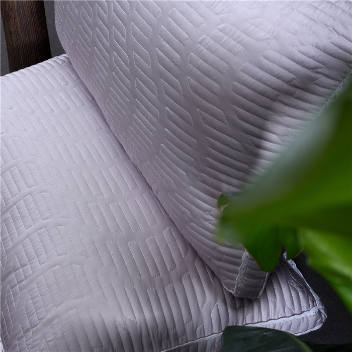 91家纺网 家纺一手货源 找家纺 赛格时代家居 全棉立体天丝羽丝绒枕芯（灰色）