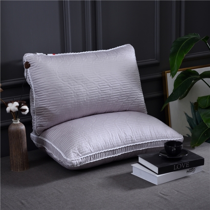 91家纺网 家纺一手货源 找家纺 赛格时代家居 全棉立体天丝羽丝绒枕芯（灰色）