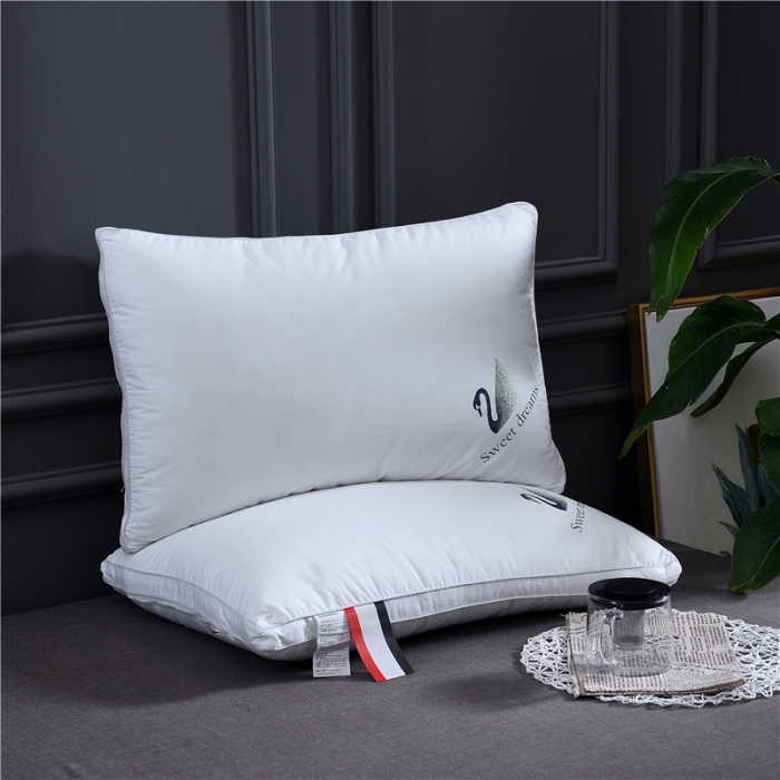 91家纺网 家纺一手货源 找家纺 赛格时代家居 全棉立体羽丝绒枕芯（小天鹅）
