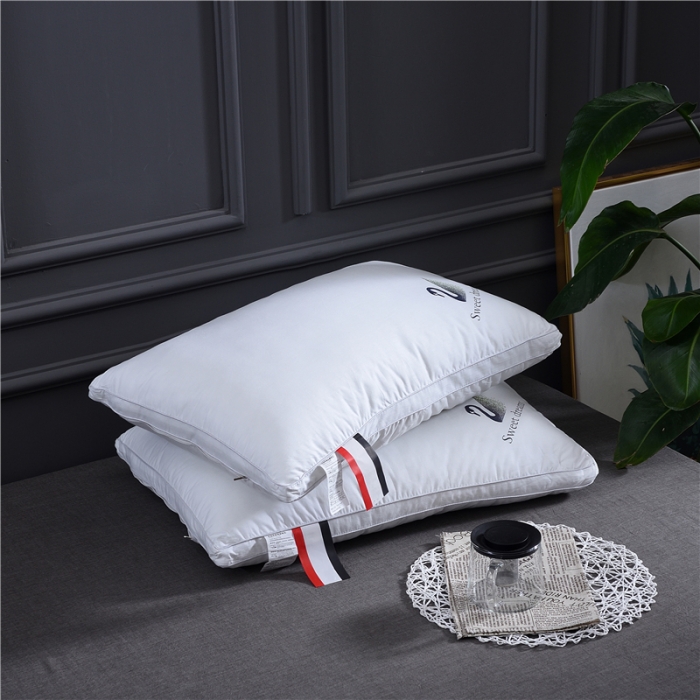 91家纺网 家纺一手货源 找家纺 赛格时代家居 全棉立体羽丝绒枕芯（小天鹅）