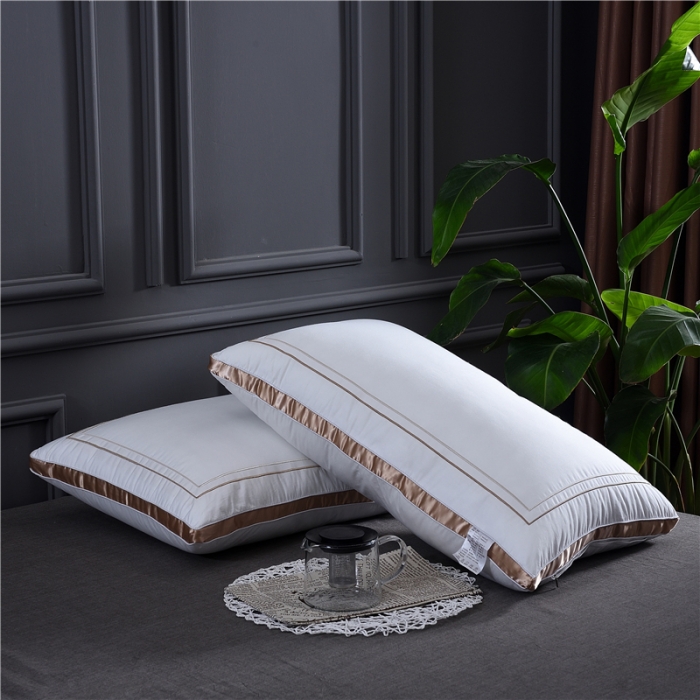 91家纺网 家纺一手货源 找家纺 赛格时代家居枕芯 全棉立体欧式简约羽丝绒枕芯（金色）