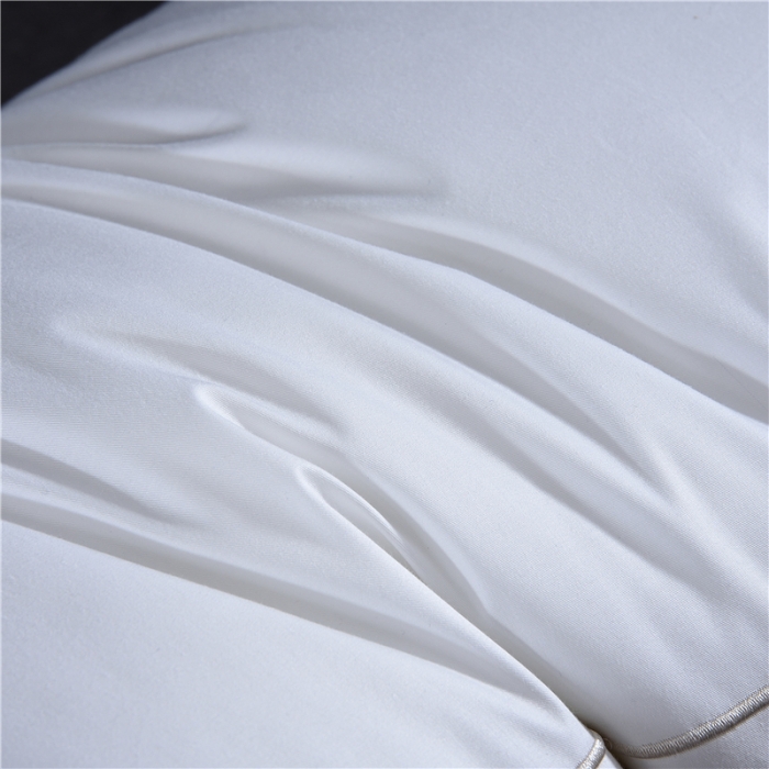 91家纺网 家纺一手货源 找家纺 赛格时代家居枕芯 全棉立体欧式简约羽丝绒枕芯（金色）