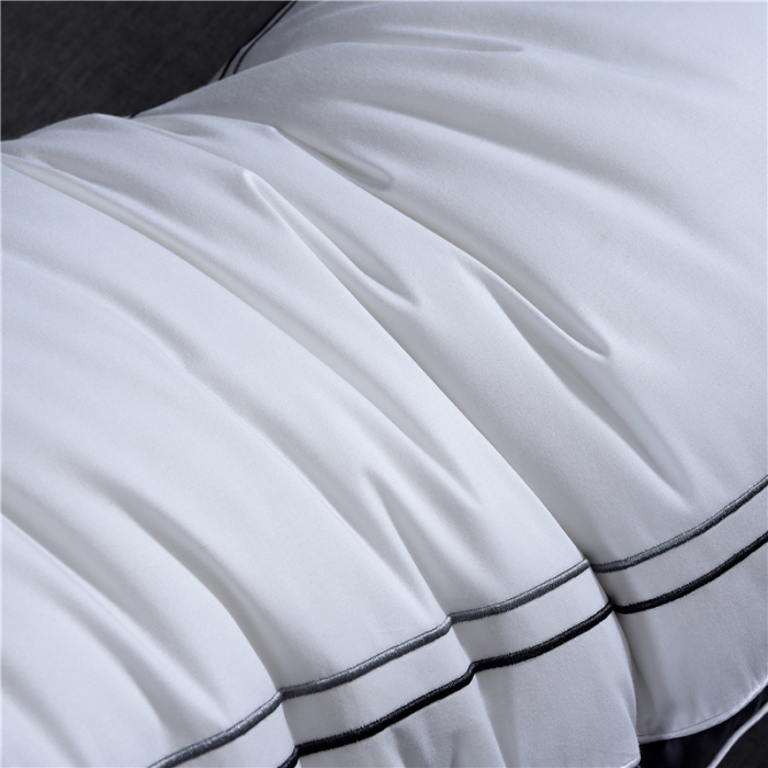 91家纺网 家纺一手货源 找家纺 赛格时代家居枕芯 全棉立体欧式简约羽丝绒枕芯（蓝色）