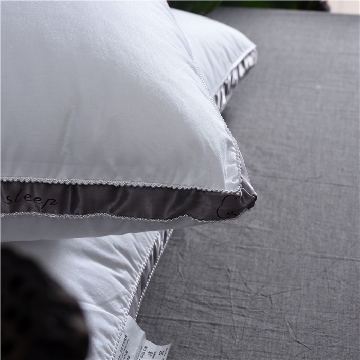 91家纺网 家纺一手货源 找家纺 赛格时代家居枕芯 全棉立体羽丝绒枕芯（字母）