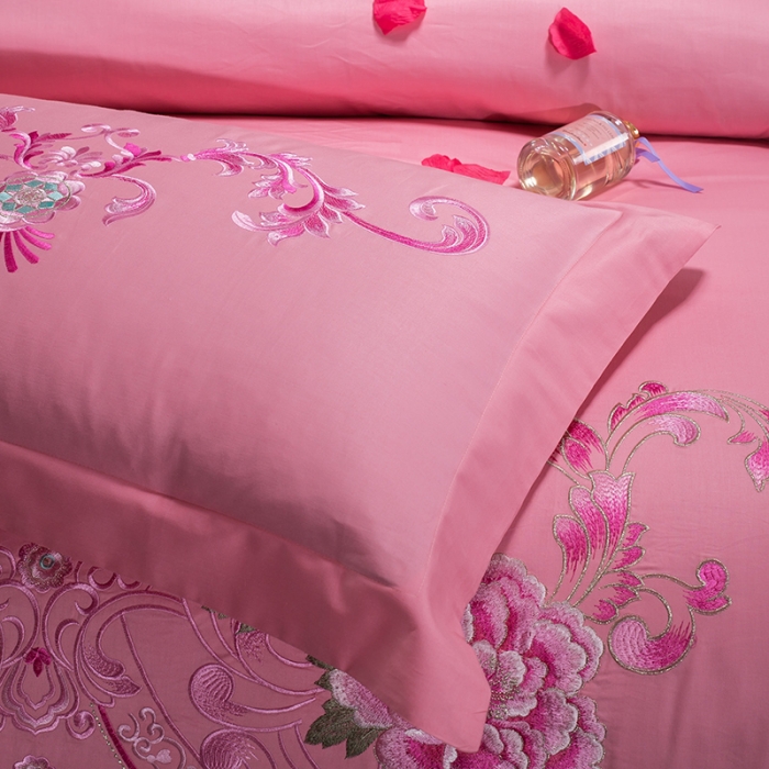 91家纺网 家纺一手货源 找家纺 慕她婚庆四件套大红色刺绣花全棉纯棉结婚六八十多件套花曼喜多