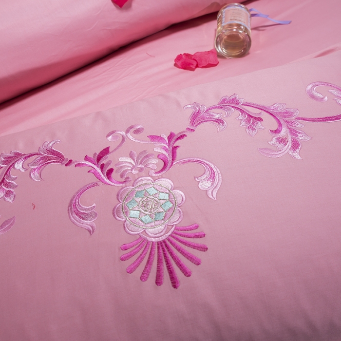 91家纺网 家纺一手货源 找家纺 慕她婚庆四件套大红色刺绣花全棉纯棉结婚六八十多件套花曼喜多