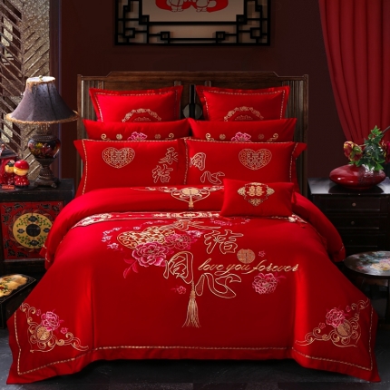 91家纺网 家纺一手货源 找家纺 慕她婚庆四件套大红色刺绣花全棉纯棉结婚六八十多件套爱意永恒