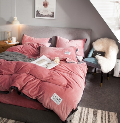 91家纺网 家纺一手货源 找家纺 慕梵2018新品纯色双面水晶绒四件套宽边拼角宝宝绒套件