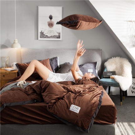 91家纺网 家纺一手货源 找家纺 慕梵2018新品纯色双面水晶绒四件套宽边拼角宝宝绒套件