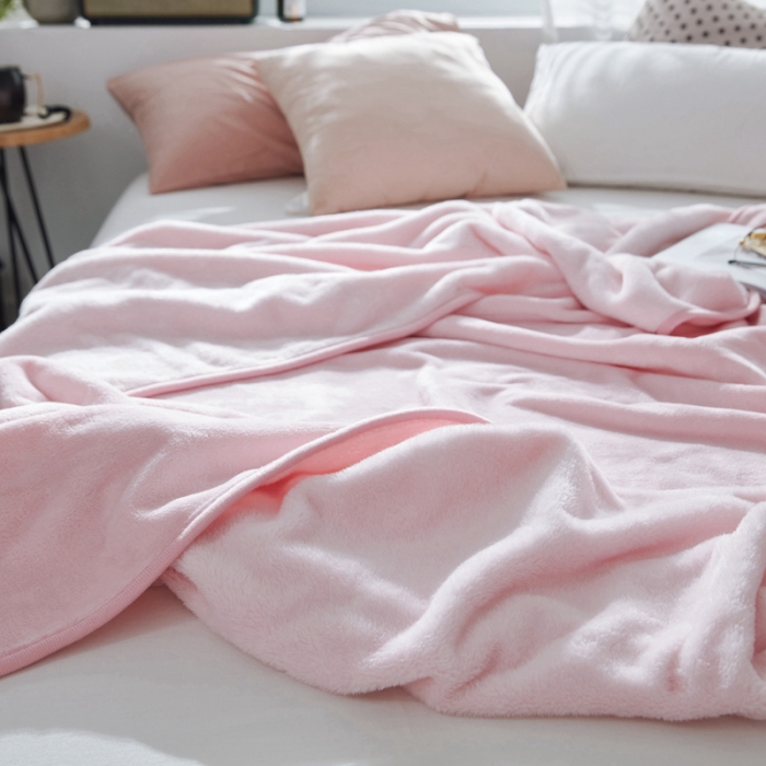 91家纺网 家纺一手货源 找家纺 来菲加厚纯色法莱绒毛毯珊瑚绒毯子素色金貂绒新款粉玉色