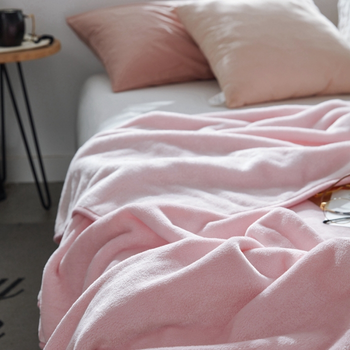 91家纺网 家纺一手货源 找家纺 来菲加厚纯色法莱绒毛毯珊瑚绒毯子素色金貂绒新款粉玉色