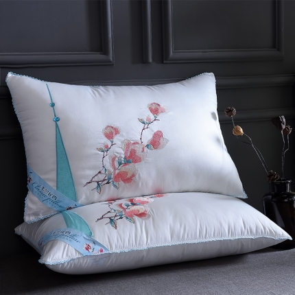 赛格时代家居 全棉贡缎刺绣羽丝绒枕芯（玉兰花）四件套