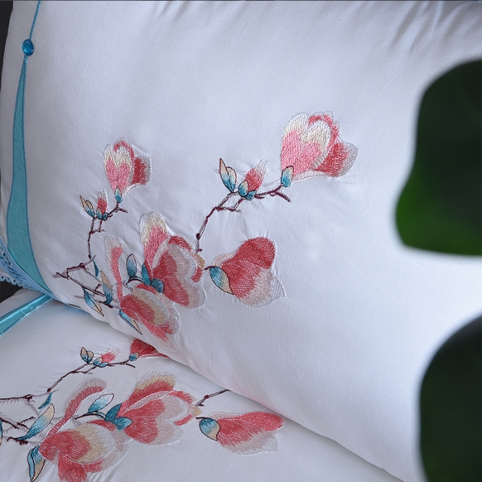 91家纺网 家纺一手货源 找家纺 赛格时代家居 全棉贡缎刺绣羽丝绒枕芯（玉兰花）四件套