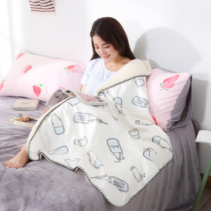 91家纺网 家纺一手货源 找家纺 （总）小芽家居新款数码印花羊羔绒披肩小清新网红盖毯水晶绒毯子