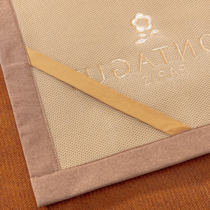 91家纺网 家纺一手货源 找家纺 2024年梦特娇工艺款绣花藤席空调席加厚草席折叠席子双人凉席