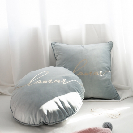 91家纺网 家纺一手货源 找家纺 美茉家居荷兰绒烫金压花抱枕水晶绒印花流苏靠垫