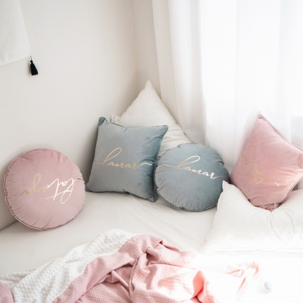 美茉家居荷兰绒烫金压花抱枕水晶绒印花流苏靠垫