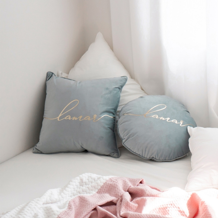 91家纺网 家纺一手货源 找家纺 美茉家居荷兰绒烫金压花抱枕水晶绒印花流苏靠垫