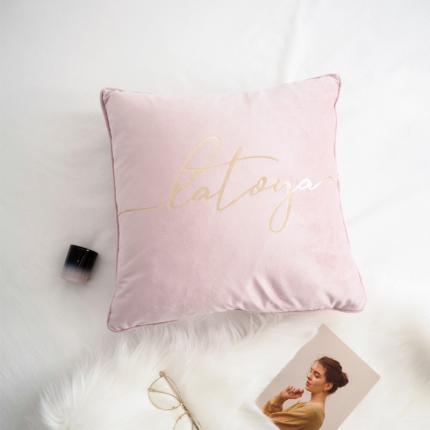 91家纺网 家纺一手货源 找家纺 美茉家居高档加厚丝绒烫金字母印花抱枕韩式简约靠垫纯色烫画