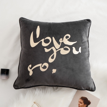 91家纺网 家纺一手货源 找家纺 美茉家居高档加厚丝绒烫金字母印花抱枕韩式简约靠垫纯色烫画