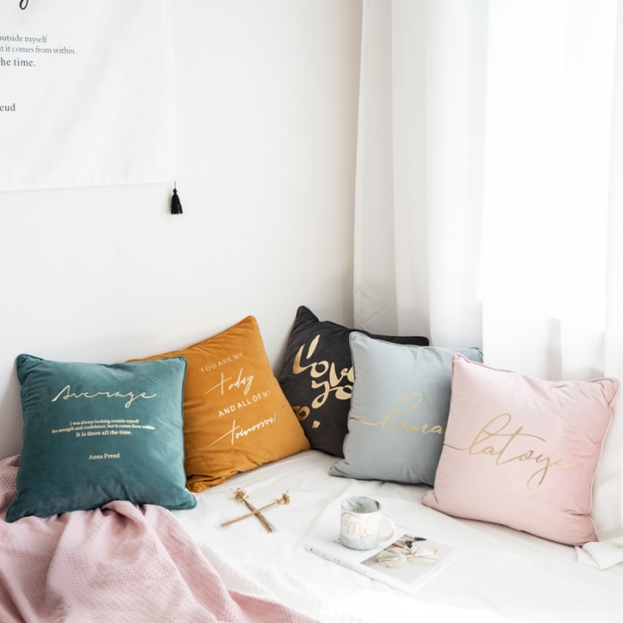 91家纺网 家纺一手货源 找家纺 美茉家居高档加厚丝绒烫金字母印花抱枕韩式简约靠垫纯色烫画