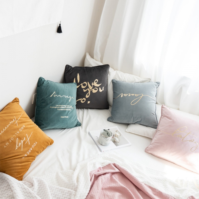 91家纺网 家纺一手货源 找家纺 美茉家居高档加厚丝绒烫金字母印花抱枕韩式简约靠垫纯色烫画
