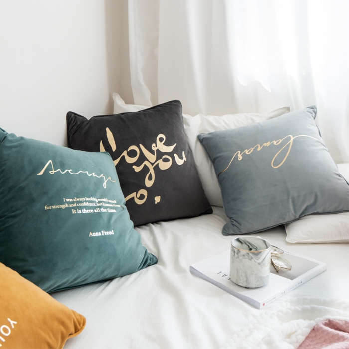 91家纺网 家纺一手货源 找家纺 美茉家居高档加厚丝绒烫金字母印花抱枕韩式简约靠垫纯色烫画