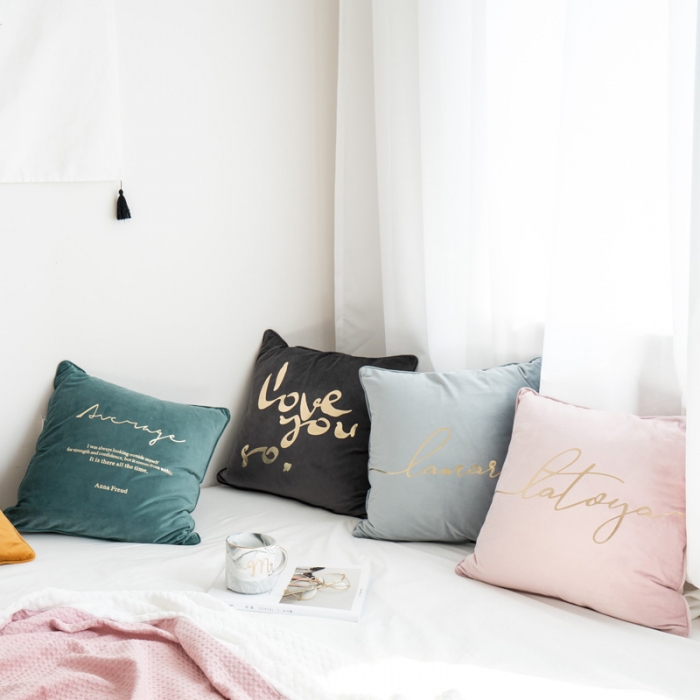 91家纺网 家纺一手货源 找家纺 美茉家居高档加厚丝绒烫金字母印花抱枕韩式简约靠垫纯色烫画