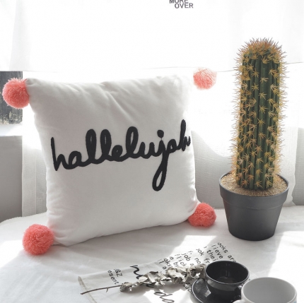 91家纺网 家纺一手货源 找家纺 美茉家居 纯棉立体刺绣字母抱枕流苏球球靠垫