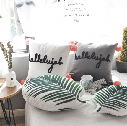 美茉家居 纯棉立体刺绣字母抱枕流苏球球靠垫