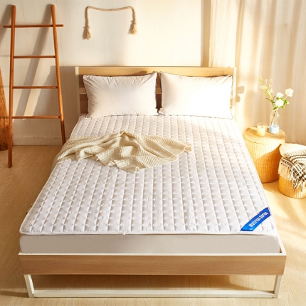 91家纺网 家纺一手货源 找家纺 丽诺床垫床垫 2019新款时尚简约纯色压花防滑床褥