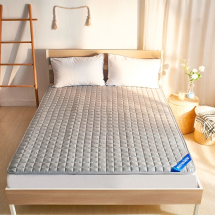 91家纺网 家纺一手货源 找家纺 丽诺床垫床垫 2019新款时尚简约纯色压花防滑床褥