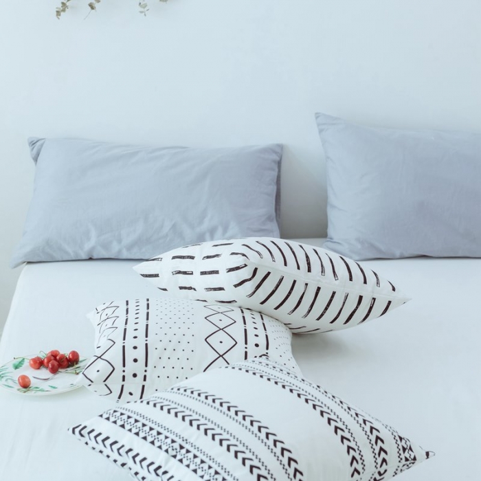 91家纺网 家纺一手货源 找家纺 美茉家居2019 纯棉帆布黑白印花抱枕北欧简约点线流苏