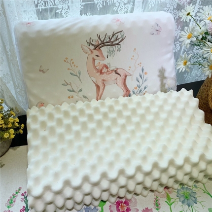 91家纺网 家纺一手货源 找家纺 皇家绅士大阪卡通风乳胶枕成人儿童乳胶枕单人乳胶枕精灵鹿
