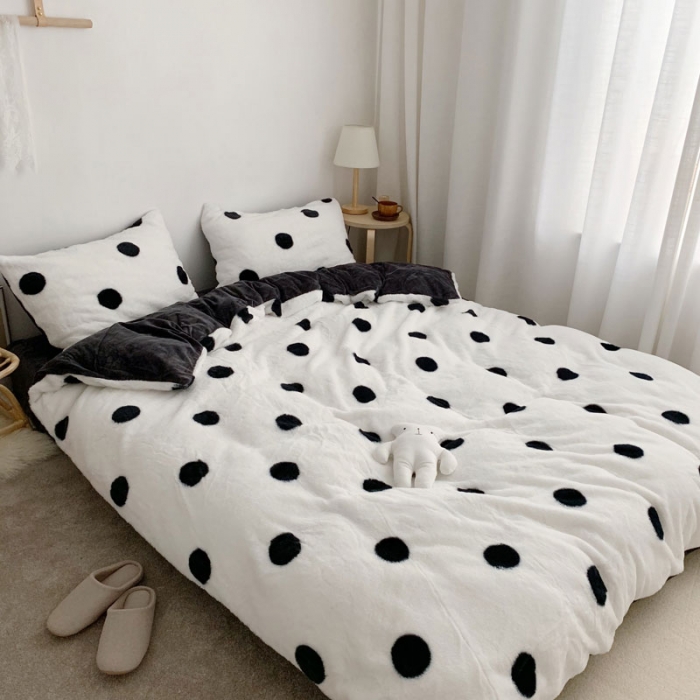 91家纺网 家纺一手货源 找家纺 2021兔兔绒四件套兔兔绒三件套牛奶绒四件套（黑波点）