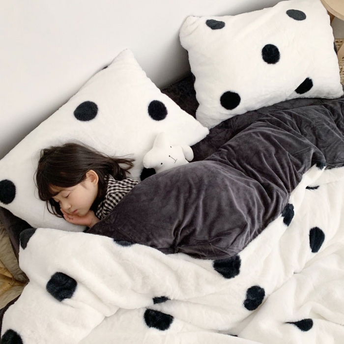 91家纺网 家纺一手货源 找家纺 2021兔兔绒四件套兔兔绒三件套牛奶绒四件套（黑波点）