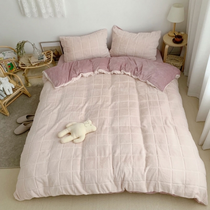 91家纺网 家纺一手货源 找家纺 2021兔兔绒四件套兔兔绒三件套牛奶绒四件套（黑波点）