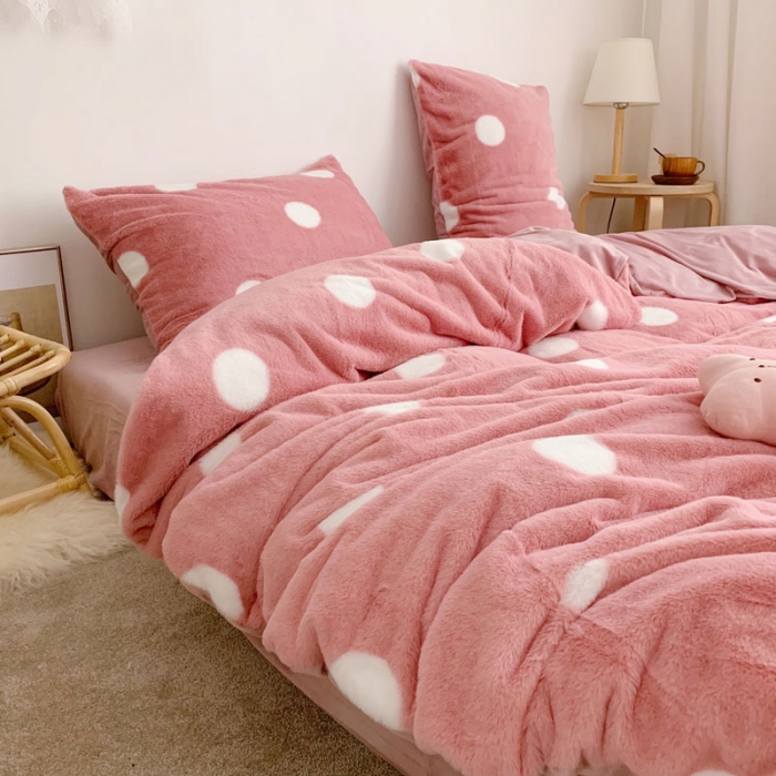 91家纺网 家纺一手货源 找家纺 2021兔兔绒四件套兔兔绒三件套（白波点）