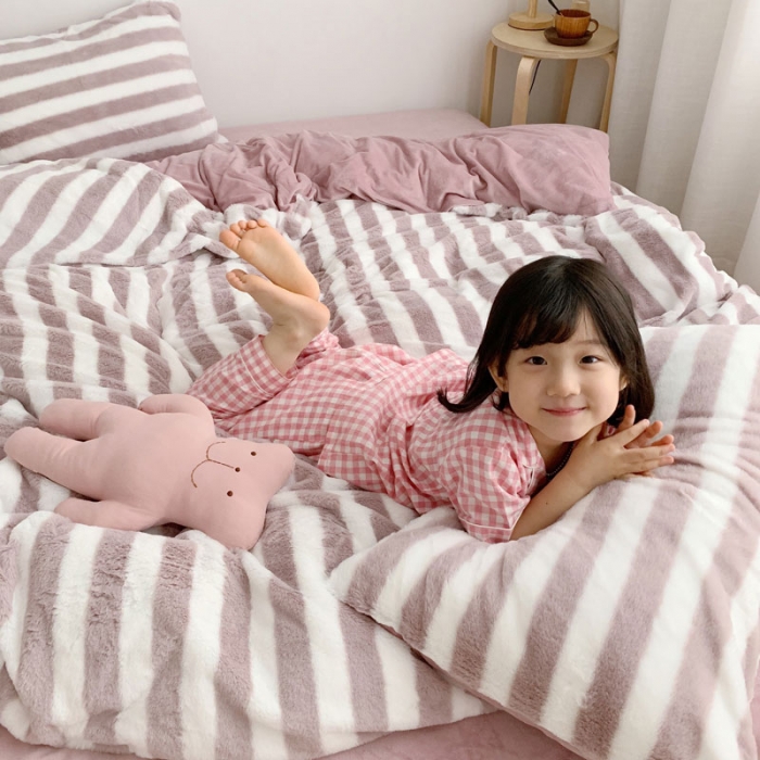 91家纺网 家纺一手货源 找家纺 2021兔兔绒四件套兔兔绒三件套（豆沙条纹）